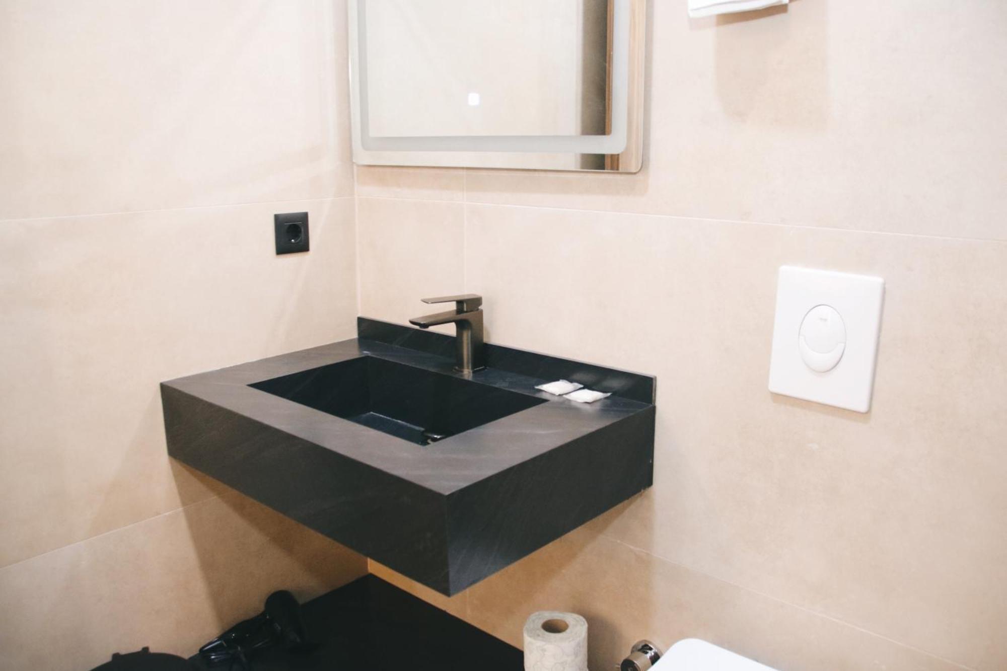 Hotel Rozafa Suhareke Экстерьер фото