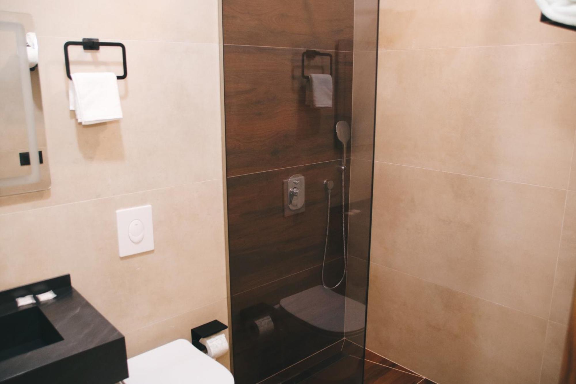 Hotel Rozafa Suhareke Экстерьер фото