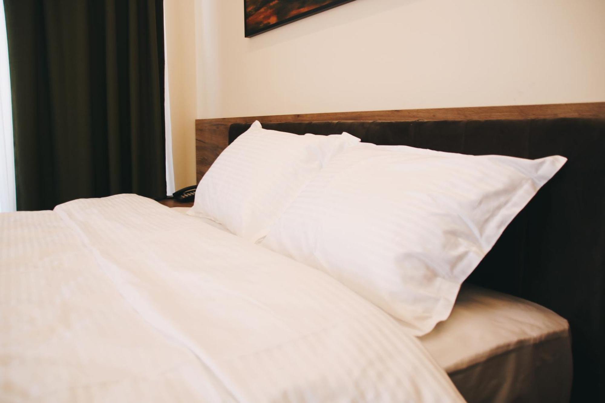 Hotel Rozafa Suhareke Экстерьер фото